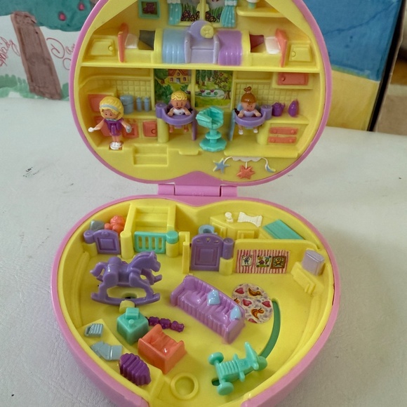 Perfect Playroom Polly Pocket *COMPLETE* - Picture 2 of 2